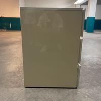 Cassettiera laccata lucida