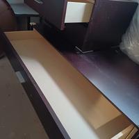 comò e comodino in legno