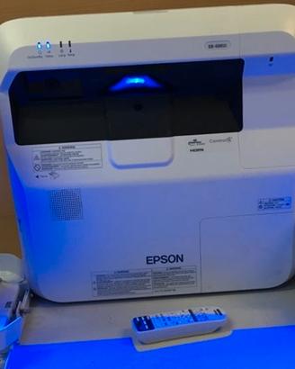 Proiettore Epson focale corta FULL HD 696ui