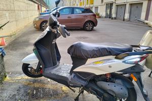 KYMCO Agility 50 RS Naked 2T  prezzo 550 euro