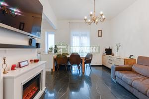 TRILOCALE COMPLETAMENTE RISTRUTTURATO IN CENTRO A