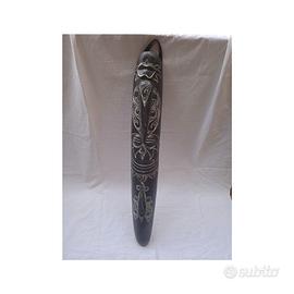 maschera ovale in legno artigianale.