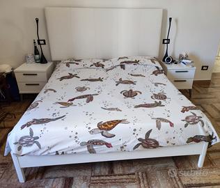 Letto matrimoniale bianco