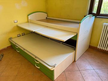 Letto a castello con due scrivanie a scomparsa
