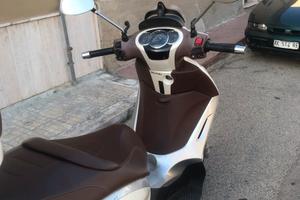 Beverly 300