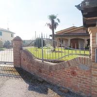 PORZIONE DI BIFAMILIARE A CENTO