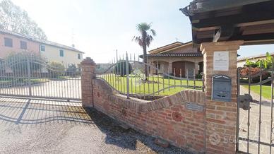 PORZIONE DI BIFAMILIARE A CENTO