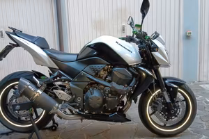 Kawasaki Z750 anno 2010 bianco perla