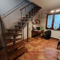 scala a giorno in legno e metallo