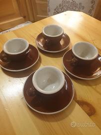 Set composto da:  4 tazzine ACF