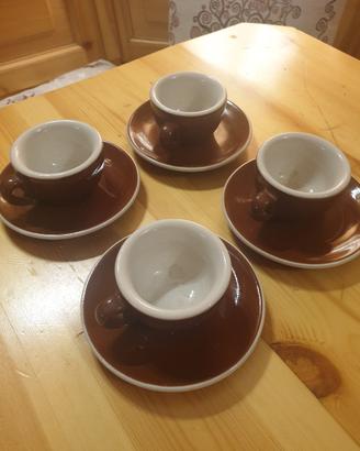 Set composto da:  4 tazzine ACF