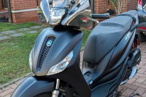 Piaggio Medley 125 S (2023) - Nero opaco 4500 Km
