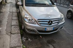 Mercedes B 180