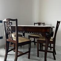 Tavolo antico con sedie