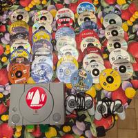 PlayStation 1 con 2 joystick e 38 giochi