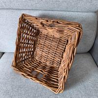 Cesta in legno tipo vimini intrecciato 