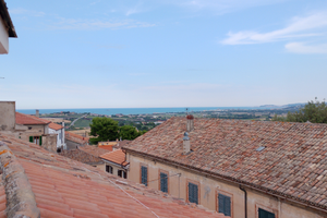 Appartamento + negozio a Montemarciano -