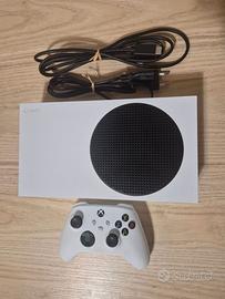 Xbox Series S 512 GB con controller e cavi