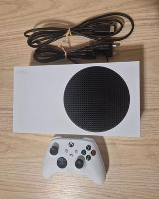 Xbox Series S 512 GB con controller e cavi