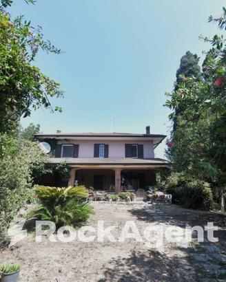 Villa unifamiliare con terreno a pochi km da Borgo