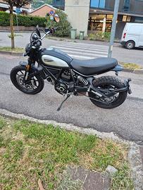 Ducati Scrambler Icon Dark 800