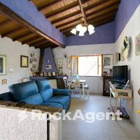 VILLA UNIFAMILIARE CON OLTRE 4000MQ DI TERRENO