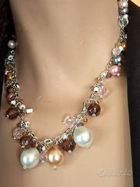 Collana con perle color pastello 