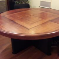 Tavolo di rappresentanza con sedie