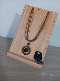 colla, orecchini e sacchetto