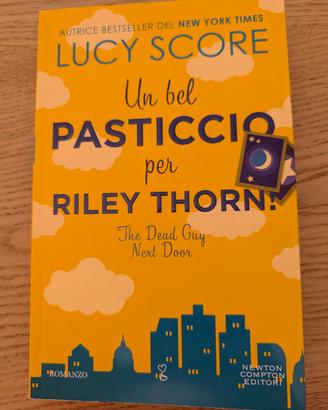 libro Che bel pasticcio Riley Thorn! di Lucy 