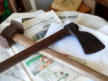Antica scure con manico in legno originale