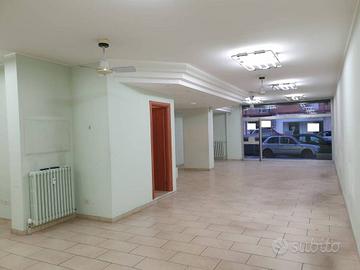 Attività / Licenza di 120 m² a Pesaro