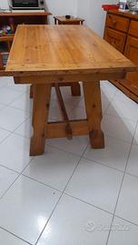 Tavolo con credenza 