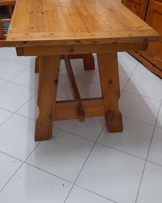 Tavolo con credenza 