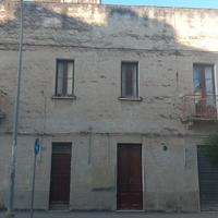 Edificio indipendente (n.2 appartamenti+3 locali)