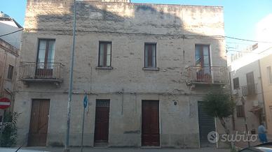 Edificio indipendente (n.2 appartamenti+3 locali)