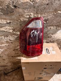 Faro posteriore sinistro Pajero V60 2000-2006