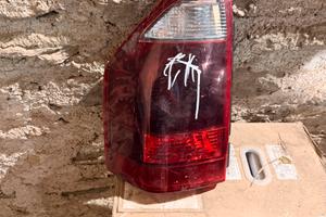 Faro posteriore sinistro Pajero V60 2000-2006