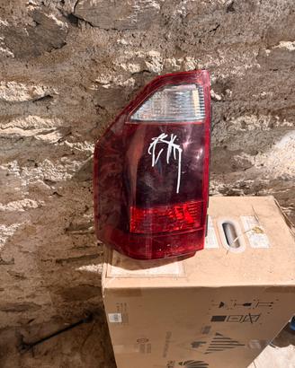 Faro posteriore sinistro Pajero V60 2000-2006