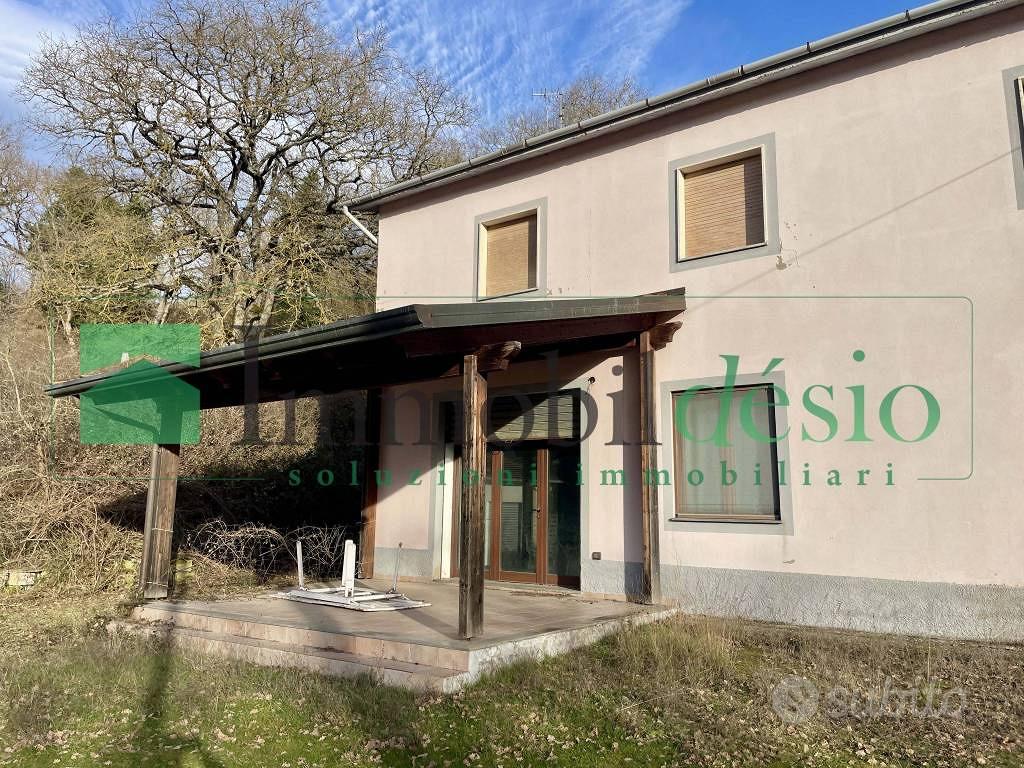 Rustico / Casale di 332 m² con più di 5 locali e b - Vista 5