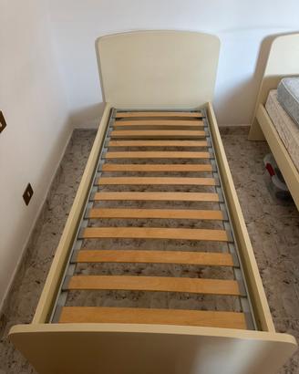 Letto singolo con rete a doghe