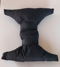 Cuscino nero per cassa di batteria acustica.