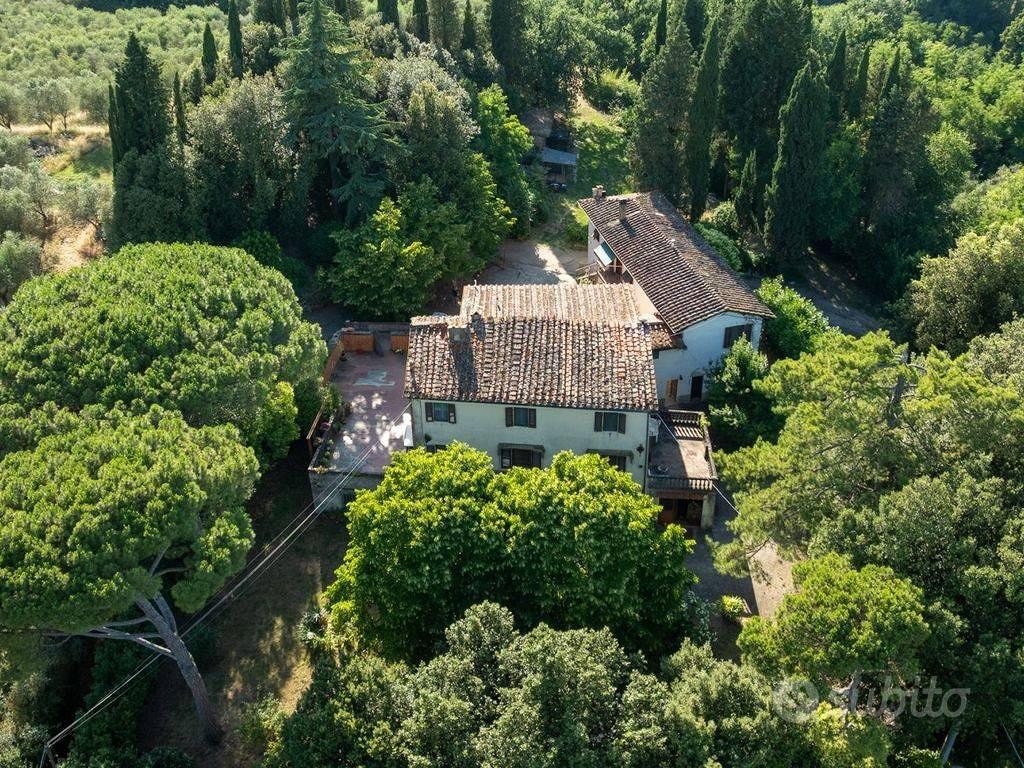 Rustico / Casale di 870 m² con più di 5 locali e b - Vista 4