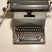 Macchina da scrivere Olivetti 82 Diaspron vintage