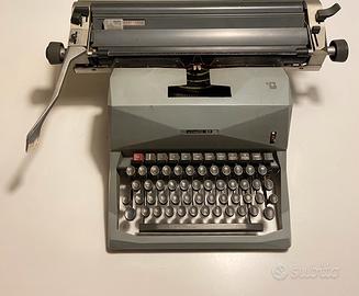 Macchina da scrivere Olivetti 82 Diaspron vintage