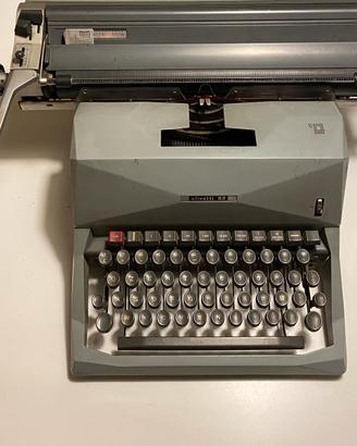 Macchina da scrivere Olivetti 82 Diaspron vintage