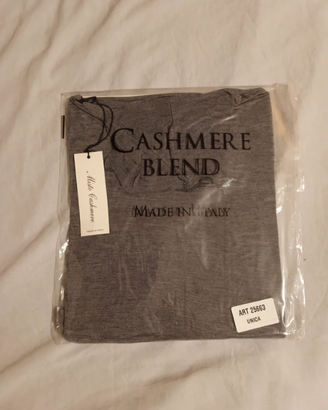Maglia a collo alto in misto cashmere