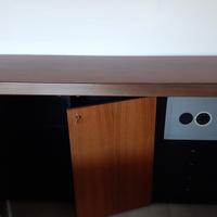 Mobile in legno massiccio con cassaforte integrata