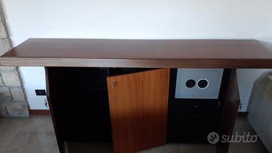 Mobile in legno massiccio con cassaforte integrata