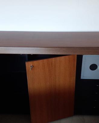 Mobile in legno massiccio con cassaforte integrata